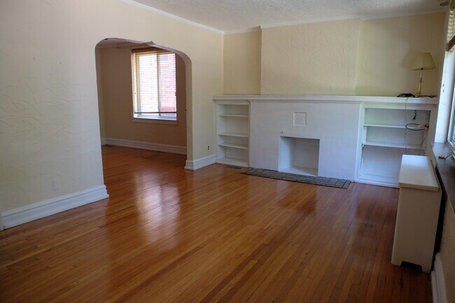 Building Photo - 7142 Amherst Ave