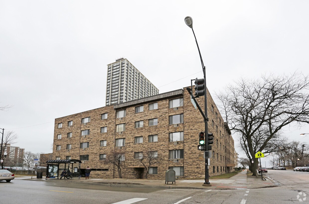 Primary Photo - Devonshire Apartments