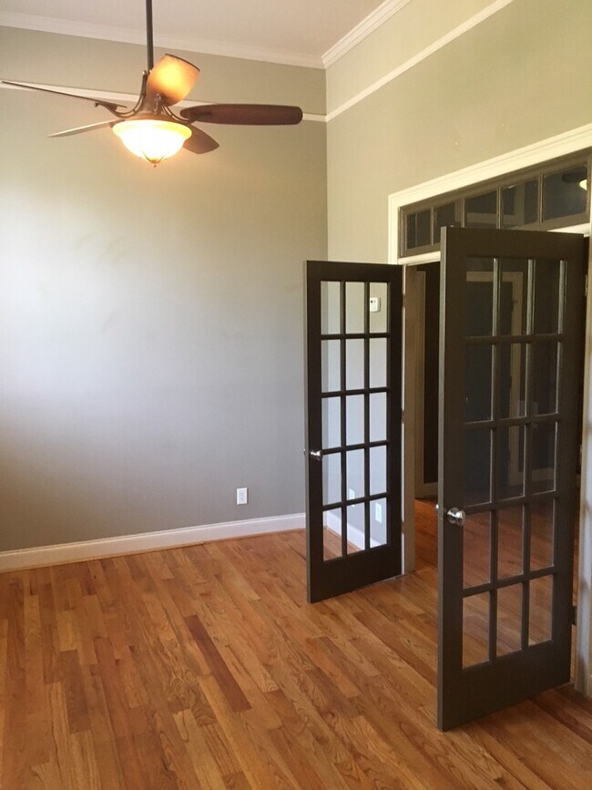 Interior Photo - 685 Penn Ave