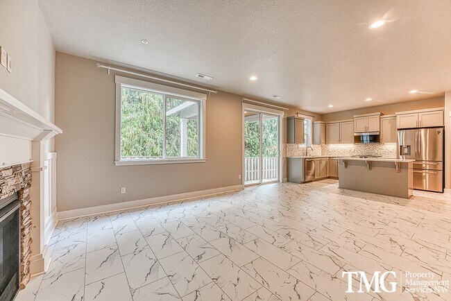 Foto del edificio - Modern 3-Bedroom Home with Spacious Yard a...