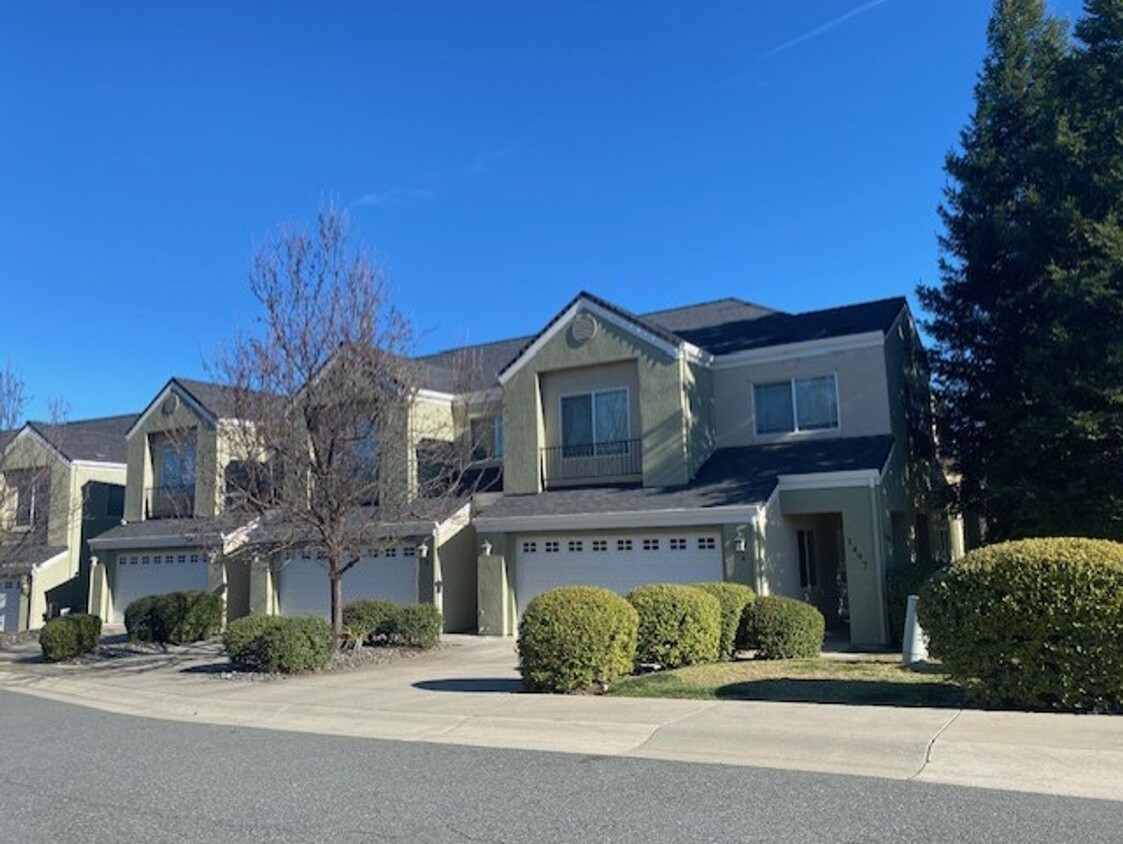 Primary Photo - Dana Pointe Townhouses
