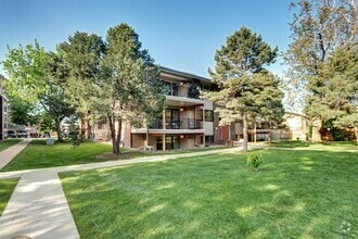 Building Photo - 600 Manhattan Dr