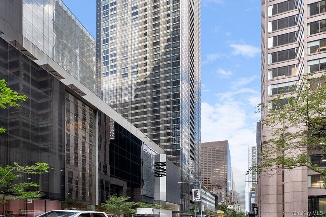 Building Photo - 15 W 53rd St