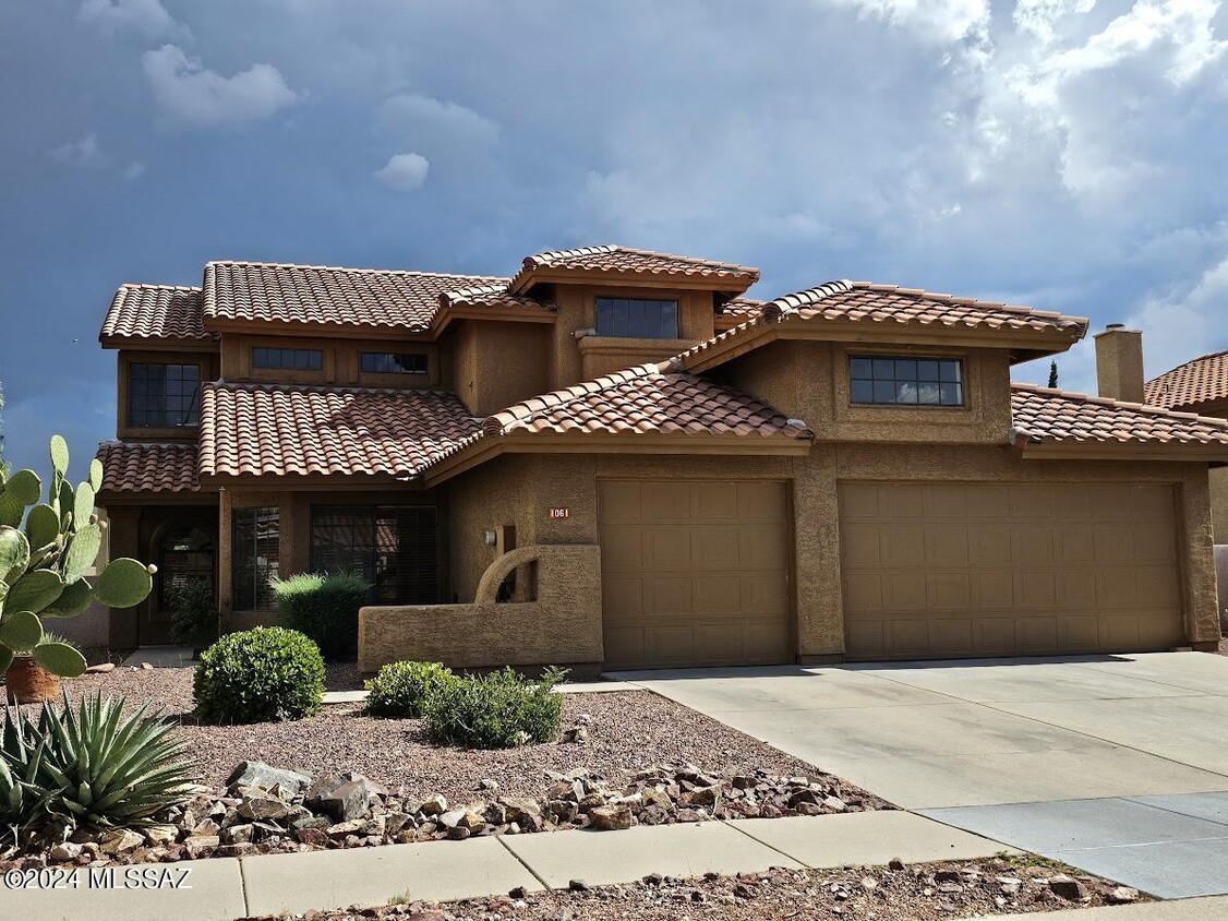 Primary Photo - 1061 W Antelope Creek Way