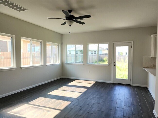 Foto del edificio - 9908 Dalliance Ln