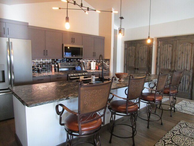 Foto del edificio - Delightful Monterra 2 Bed 2 Bath Condo wit...