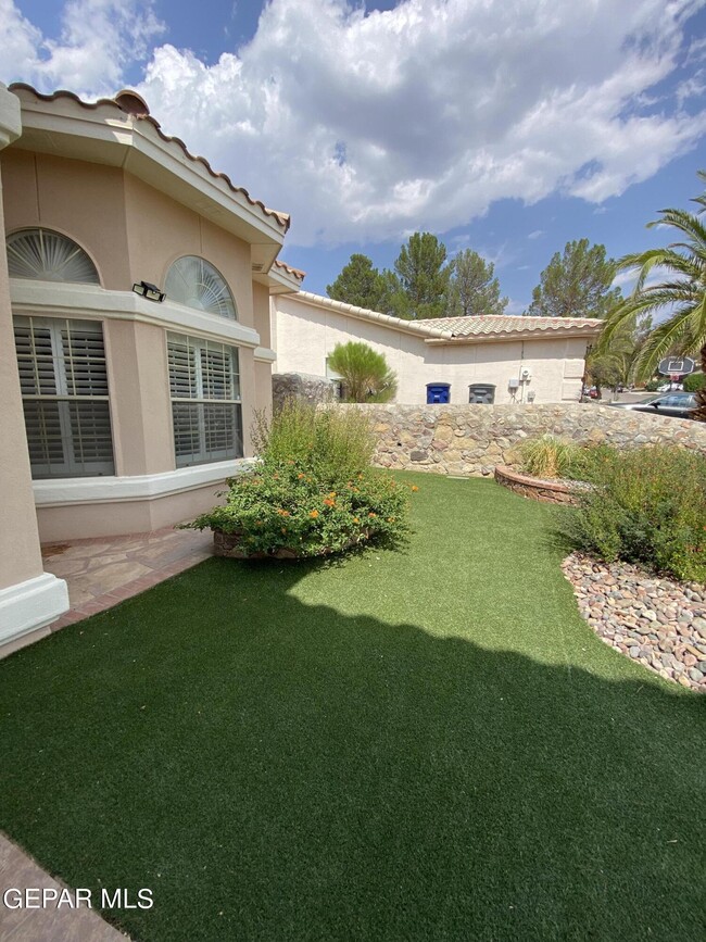 Building Photo - 6529 Grand Ridge Dr