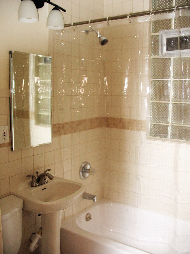 Bathroom - 1449 N Bell Ave