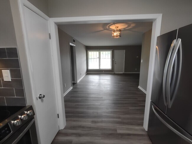 Foto del edificio - Newly Renovated Condo located in "Coventry...