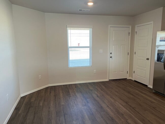 Building Photo - *Pre-leasing* Three Bedroom | Two Bath Hom...