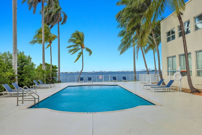 Foto del edificio - 1625 79th Street Cswy