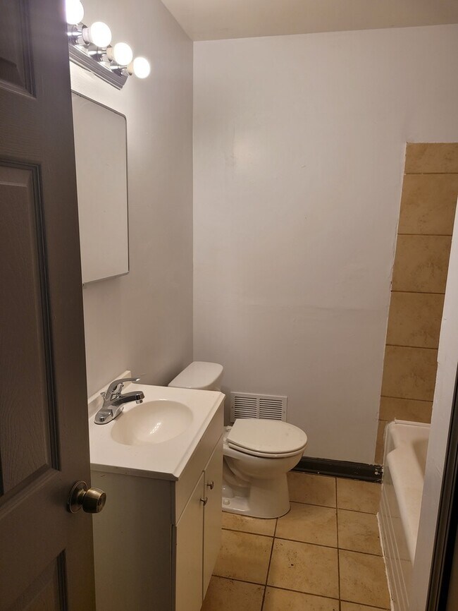 Foto del edificio - Three Bedroom Brick Ranch Home, Total Elec...