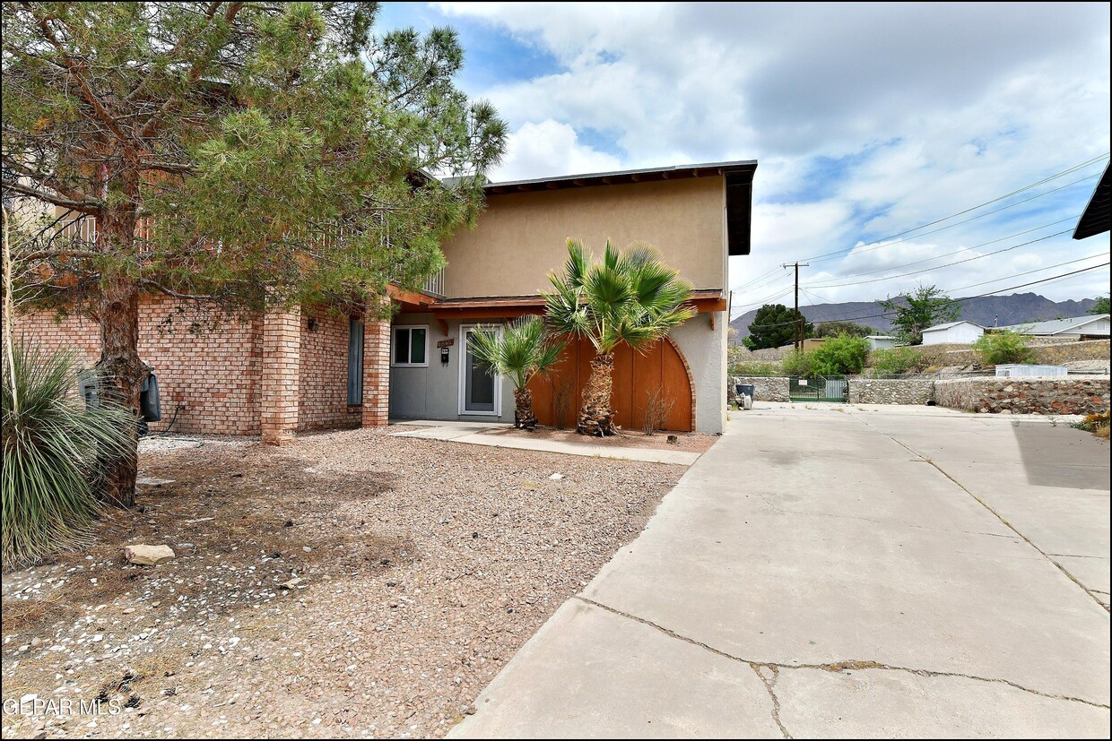 Primary Photo - 6412 Pizarro St