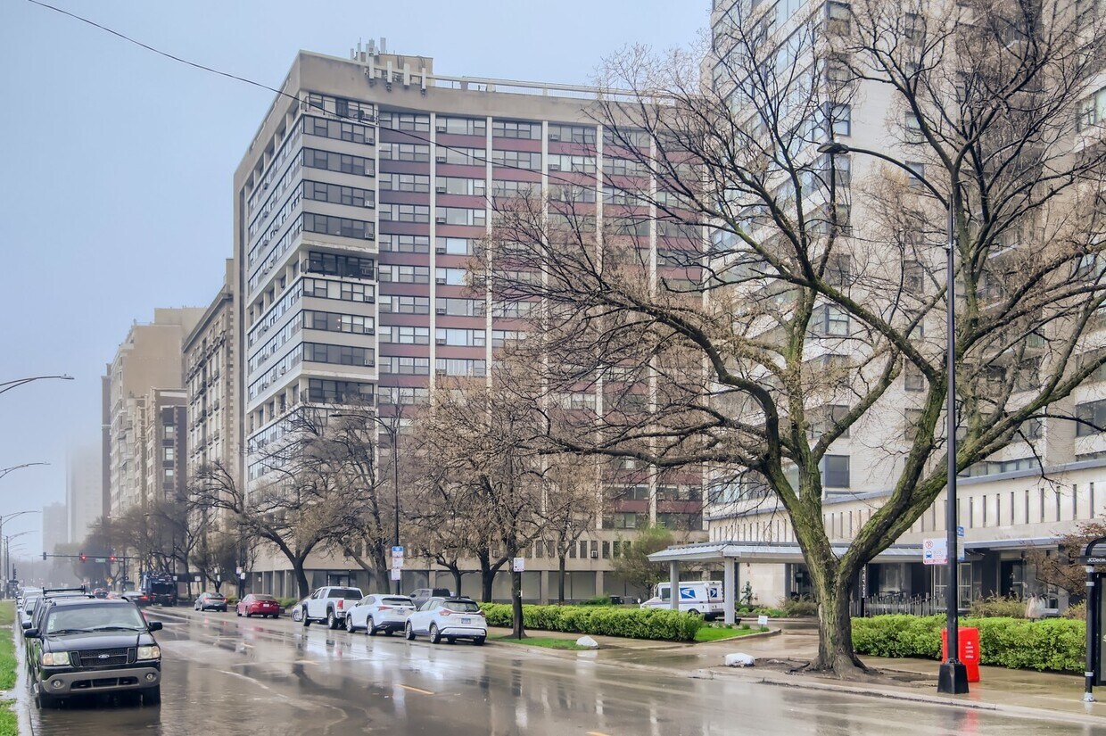 Primary Photo - 3420 N Lake Shore Dr