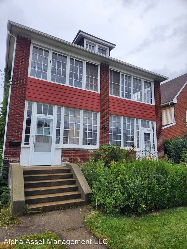 Primary Photo - 3 br, 1 bath House - 232 Fourth St.