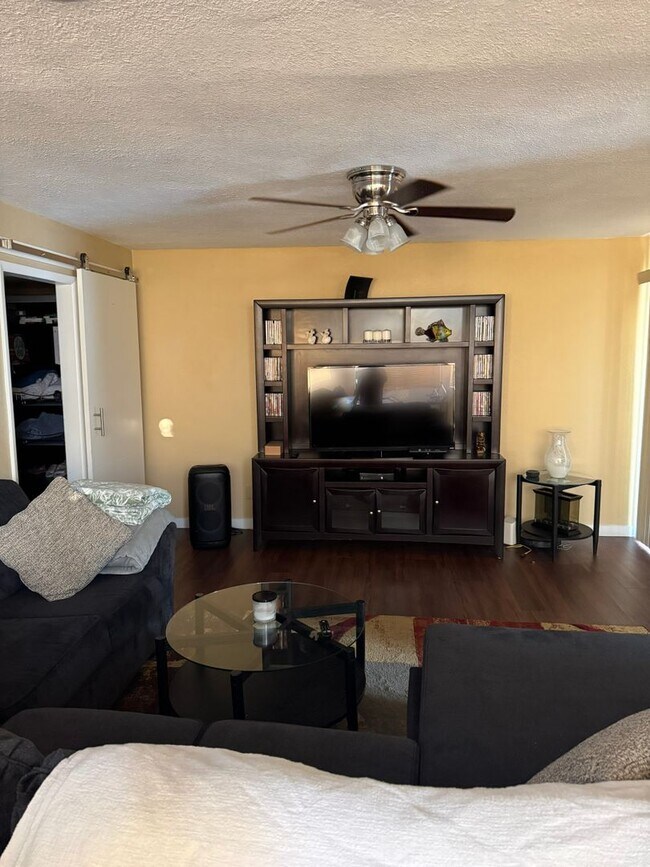 Foto del edificio - 163 Coventry Dr