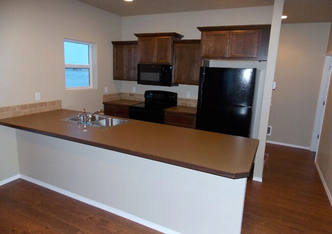 Foto del edificio - Spacious 3 Bedroom Home