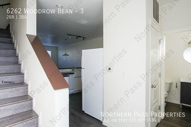 Building Photo - Modern 2 BDR Townhome Near Railroad Dr!
