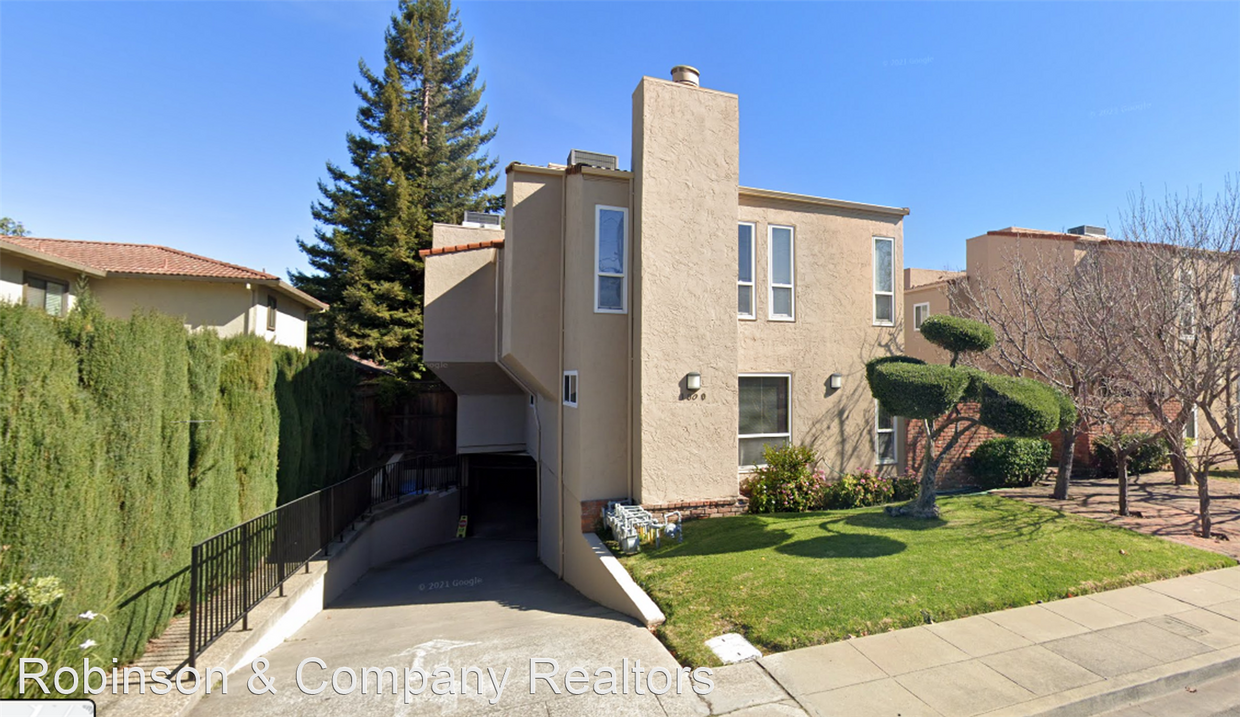 Primary Photo - 3 br, 2.5 bath House - 1000 Arbor Road #4