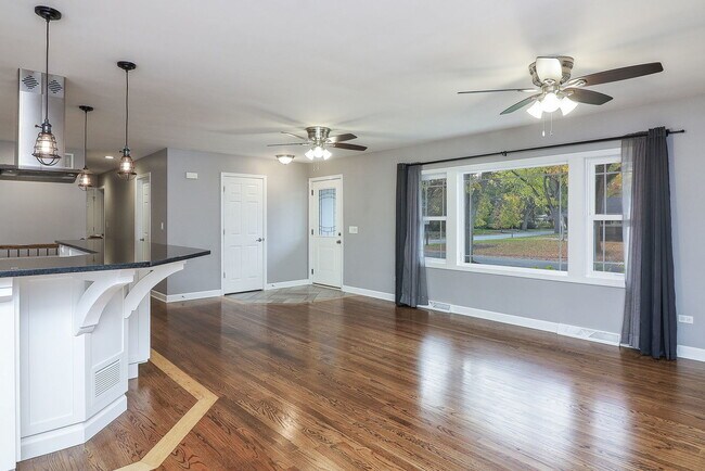 Building Photo - 444 Aspen Ct