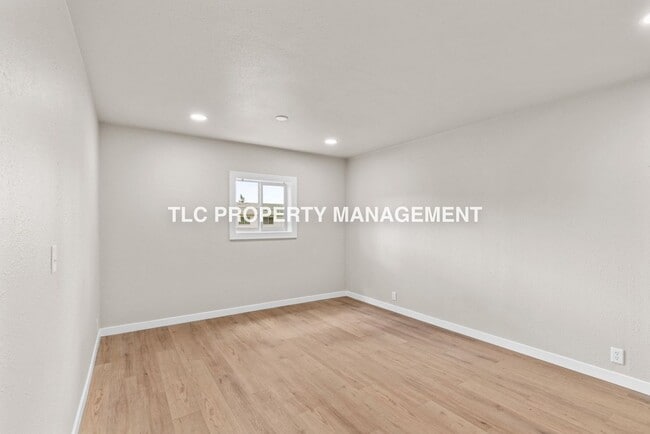 Building Photo - 227 S 6th St