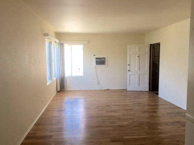 Foto principal - 327 N Mariposa Ave