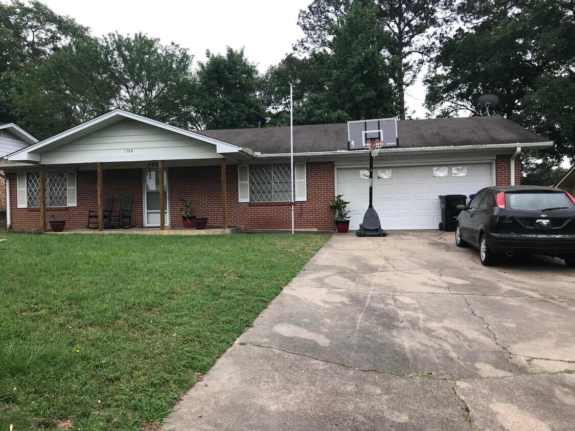 1308 Stanford Dr, Longview, TX 75601 House Rental in Longview, TX