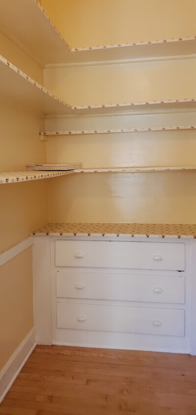 Pantry walk in - 5816 N Rockwell St