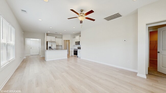 Building Photo - 200 Red Maple Lp