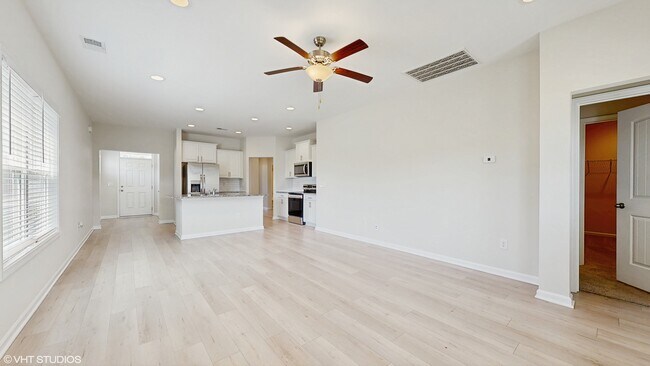 Foto del edificio - 200 Red Maple Lp