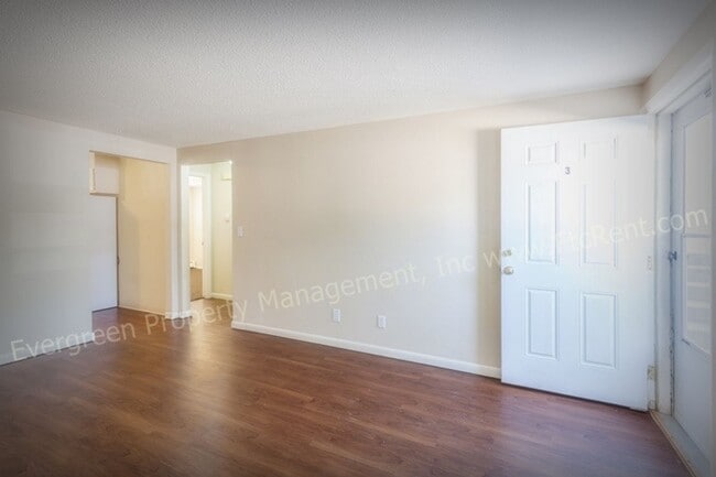 Foto del edificio - 3006 Sunset Dr