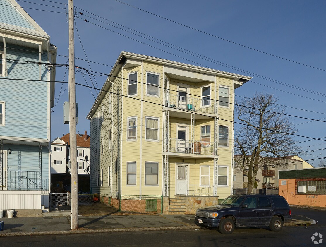 Primary Photo - 389 Bolton St