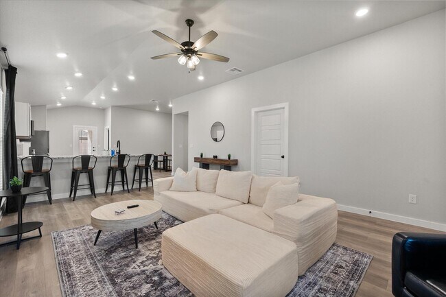 Foto del edificio - 2146 Kokomo Ave