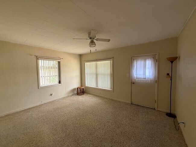 Foto del edificio - 1581 NE Maureen Ct