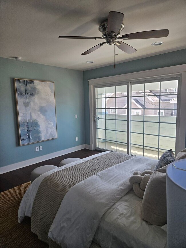Foto del edificio - 3 Bedroom Plus Home with Roof Top Deck
