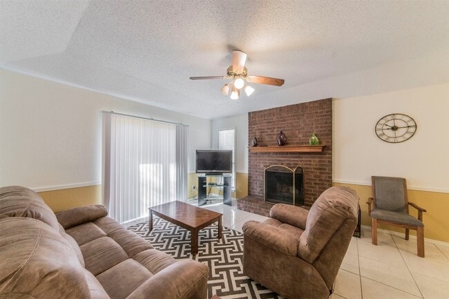 Foto del edificio - 7512 Down Hill Dr