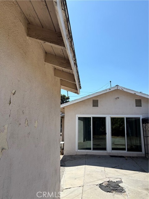 Building Photo - 806 S Chapel Ave