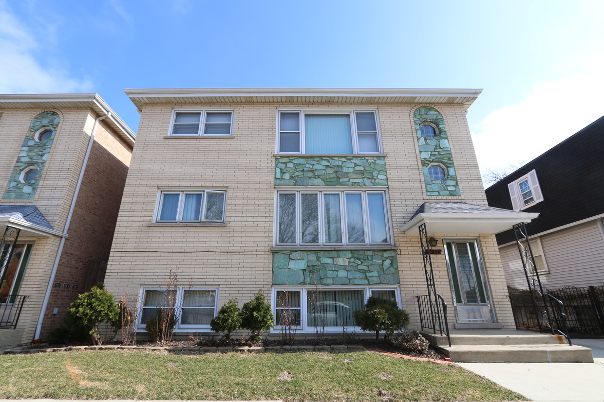 Primary Photo - 5417 S Menard Ave