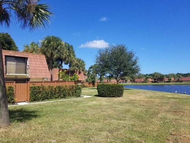 Foto del edificio - 623 Buttonwood Ln