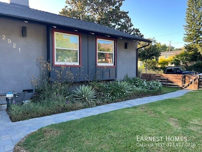 Building Photo - 2921 N Frederic St Burbank, CA 91504