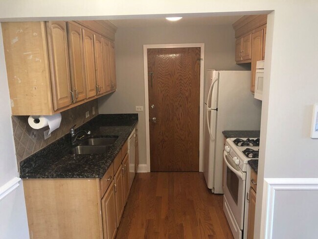 Foto del edificio - 4930 N Leonard Dr