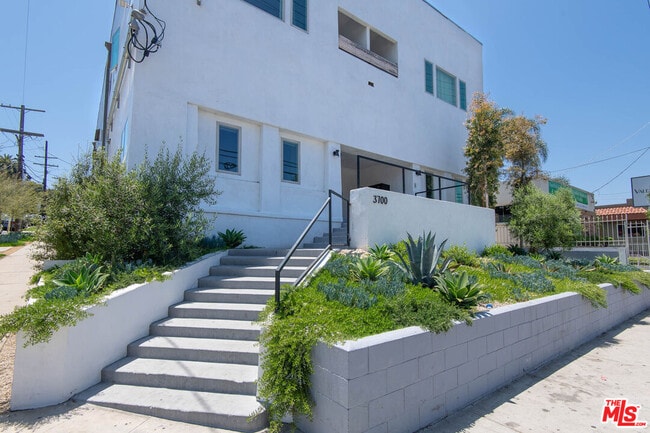 Building Photo - 3700 W Sunset Blvd