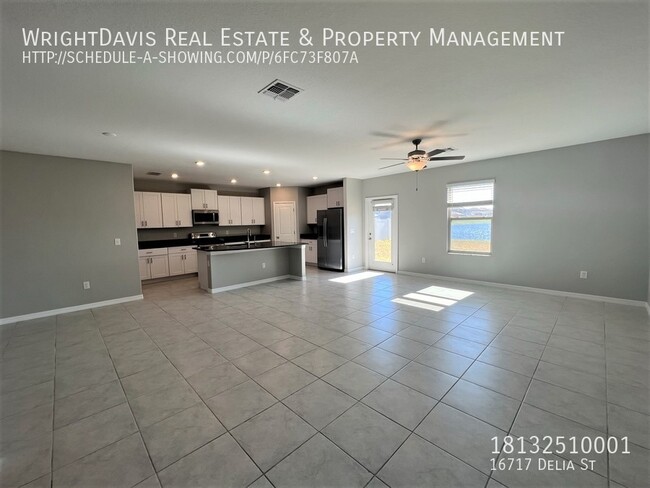 Building Photo - CREEK PRESERVE COMMUNITY OFFERS 5/2/1 CAR ...