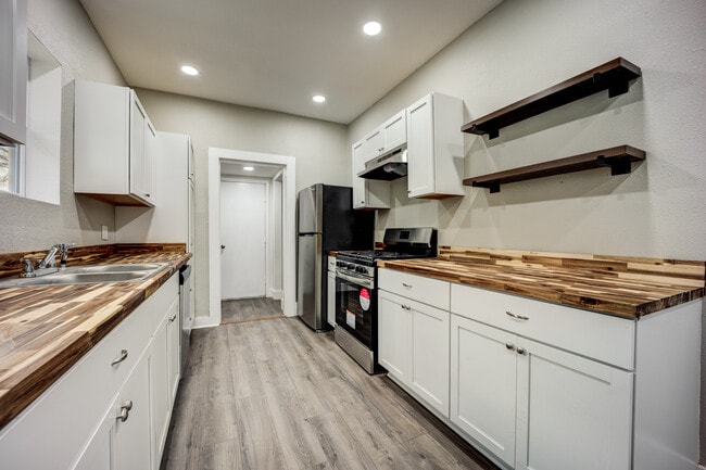 Building Photo - 922 S 23rd St