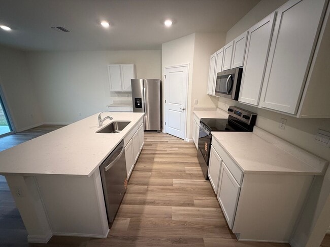 Foto del edificio - 4 Bedroom 2 Bath Convenient to Everything