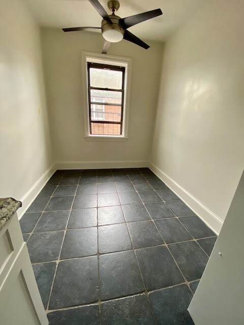 Foto del edificio - 4 Barker Ave