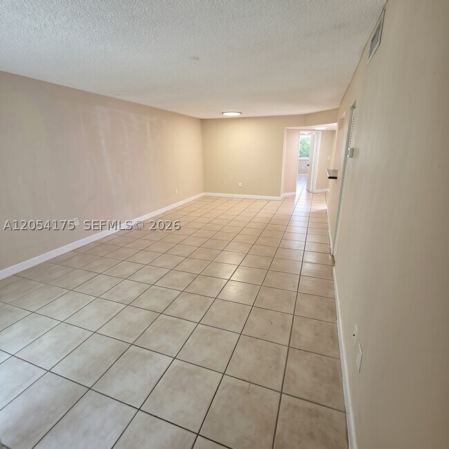 Building Photo - 4628 NW 97th Pl