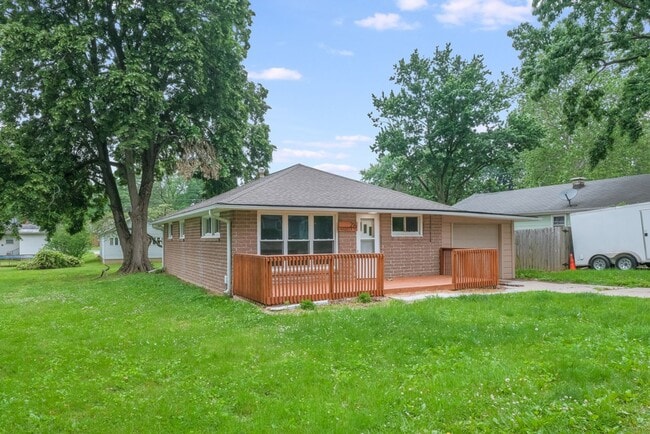 Building Photo - MAHOMET 2 BEDROOM, 1 BATHROOM NEWLY RENOVA...
