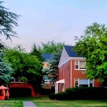 Building Photo - 605 Grove St