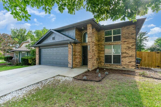 Foto del edificio - Charming 3BD/2BA Home in a Serene, Tree-Li...